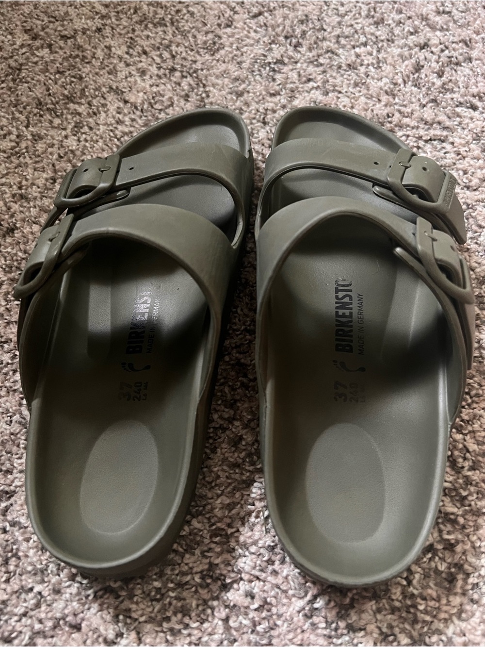 Birkenstock 37 Unisex Two-Strap Sandals in Olive Green - Picture 2 of 3